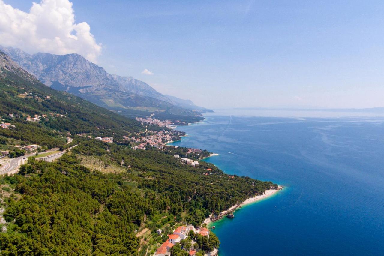 Apartments By The Sea Brela, Makarska - 16065 Exterior photo